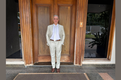 Leonardo Manzan analiza cómo la repotenciación de hidroeléctricas enfrenta desafíos de licenciamiento y riesgos fiscales.