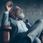 Luciano Guimaraes Tebar explica cómo Litecoin se posiciona frente a Bitcoin en el mercado de criptomonedas.