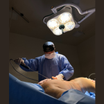 El carcinoma basocelular y espinocelular puede requerir tratamiento quirúrgico con reconstrucción adecuada, explica Milton Seigi Hayashi.